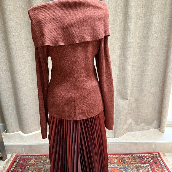 Two-Piece Copper Metallic Knit Set – Skirt + Convertible Sweater – Size XL - Picture 4 of 6